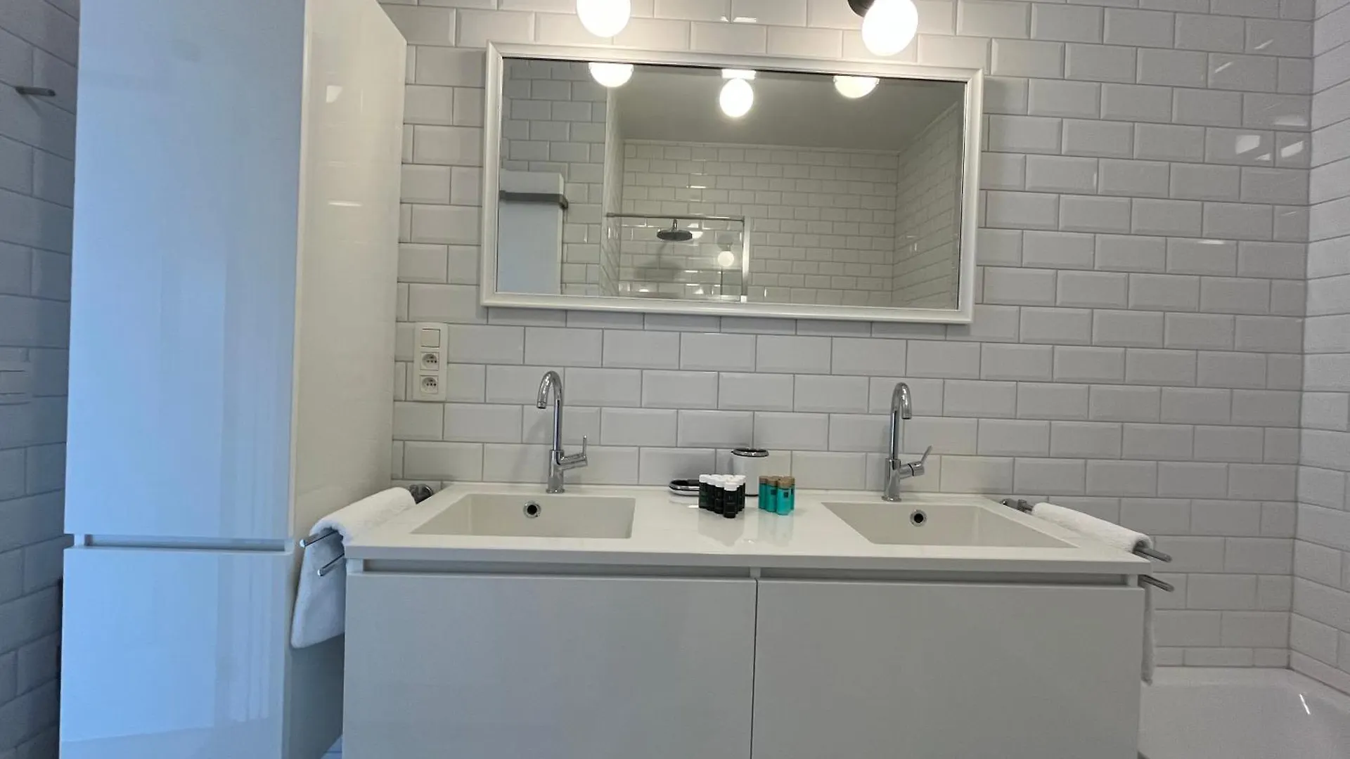 Luxury Apartment, Private Terrace & Free Parking Antwerp Apartment