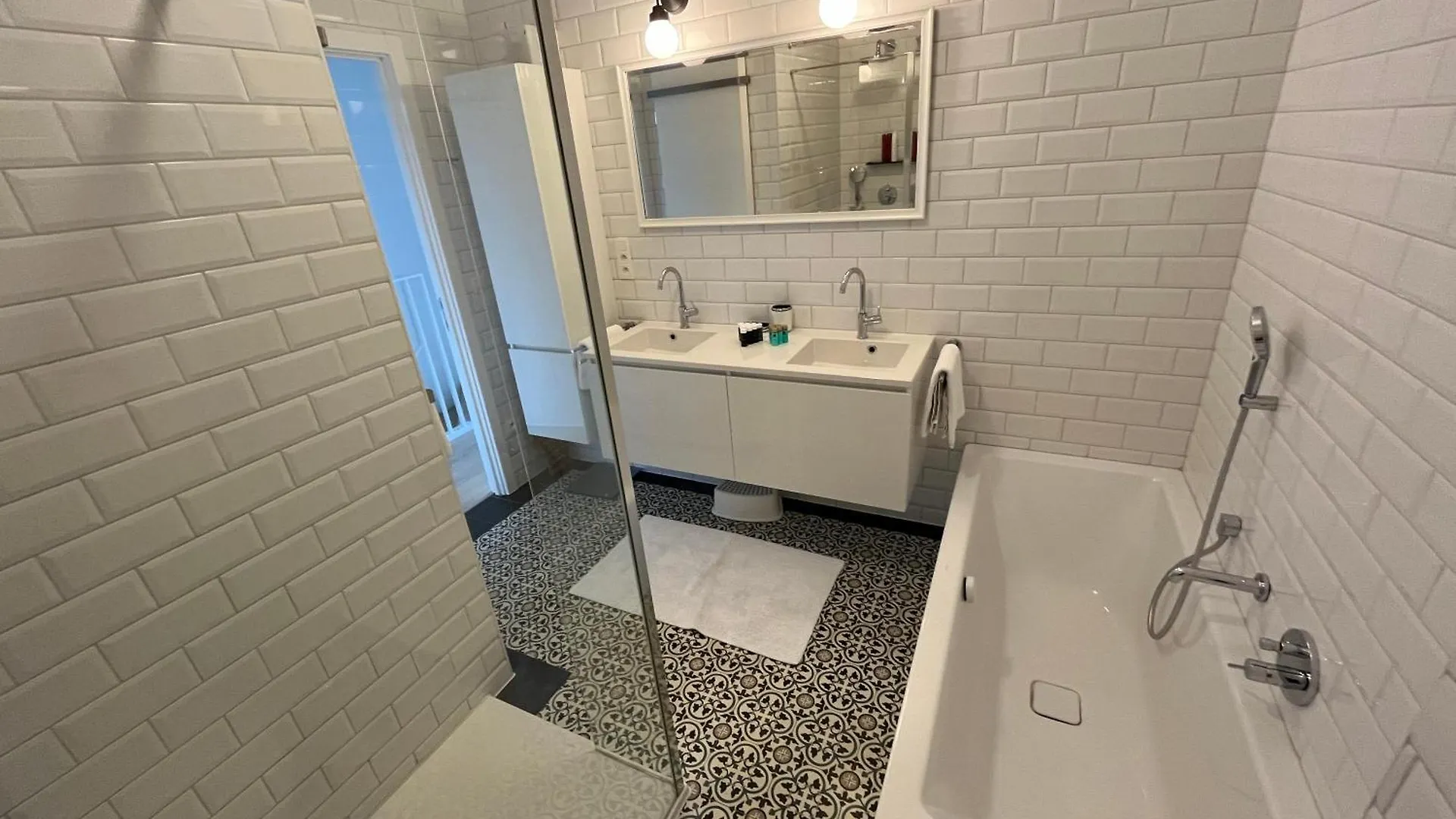 Luxury Apartment, Private Terrace & Free Parking Antwerp Belgium