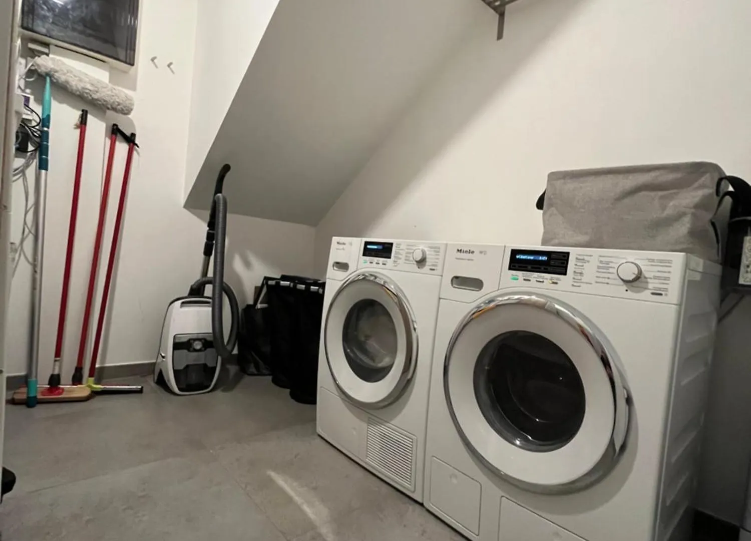 Luxury Apartment, Private Terrace & Free Parking Antwerp